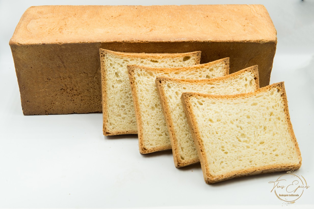 Pain de mie normal Farine blanche,beurre,pate fermentée,lait poudre